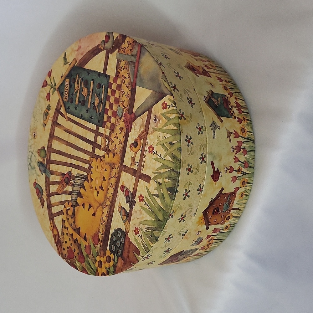 Round cat bird box Lang Candles Ltd Vintage 2000 decor Empty 7 x 7 inches